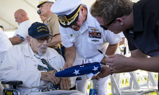 Centenarian Survivors of Pearl Harbor Attack Return to Honor Those Who Perished 82 Years Ago