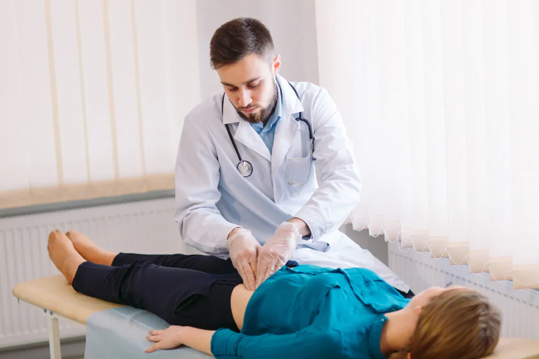A recent international survey of doctors offers insight into why they may not be targeting your microbiome when you have gut symptoms. (Shutterstock)