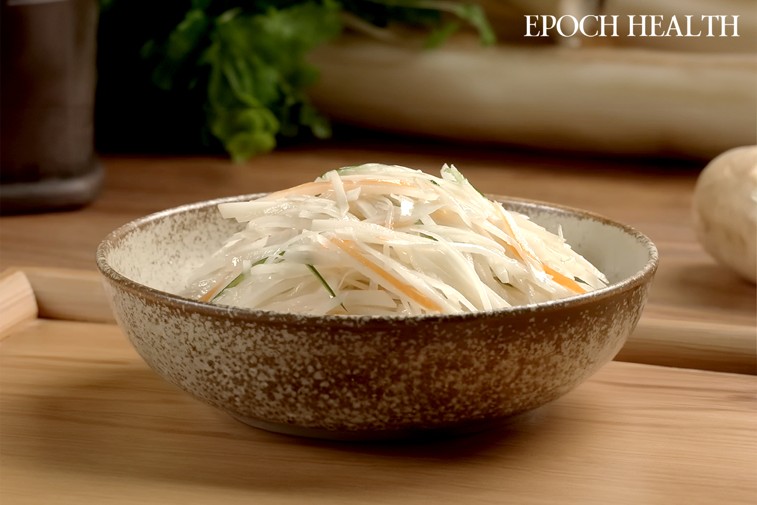 A dish that can be prepared in 5 minutes without the need to use a stove: Cold potato salad. (The Epoch Times)