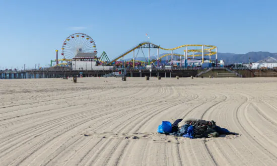 Homeless Man Suspected of Attacking 3 on Santa Monica Beach in Custody