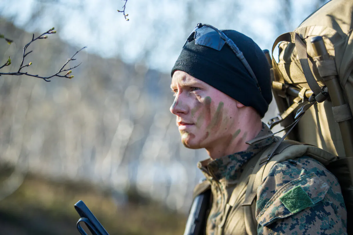 A U.S. Marine with 1st Platoon, Force Reconnaissance Company, 2nd Marine Division, inserts for the final mission during Exercise Platinum Ren, at an undisclosed location in Norway, on May 20, 2019. (Sgt. Tayler P. Schwamb, U.S. Marine Corps)