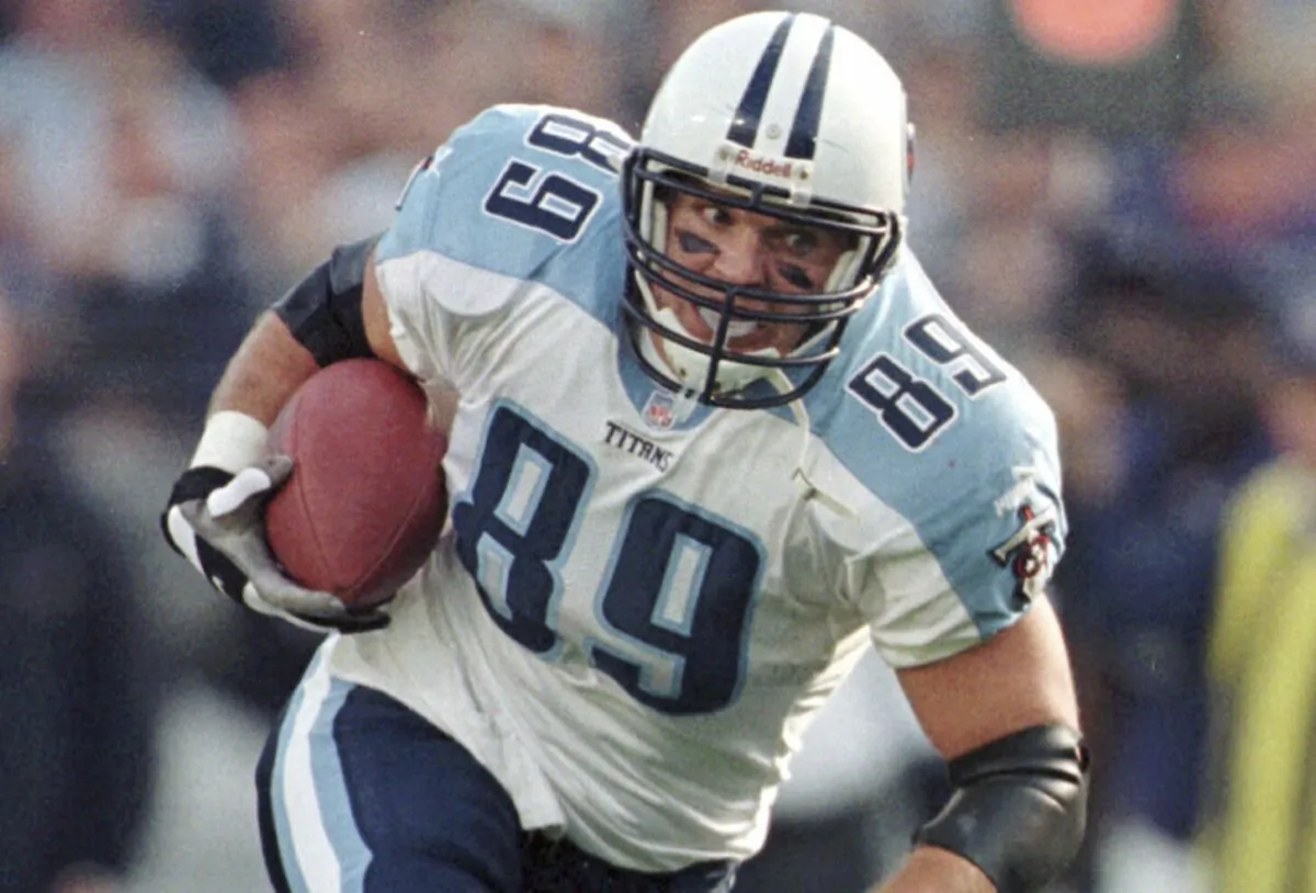 Tennessee Titans tight end Frank Wycheck runs with the ball during a football game against the Baltimore Ravens in Baltimore on Dec. 5, 1999. (AP Photo/Roberto Borea, File)