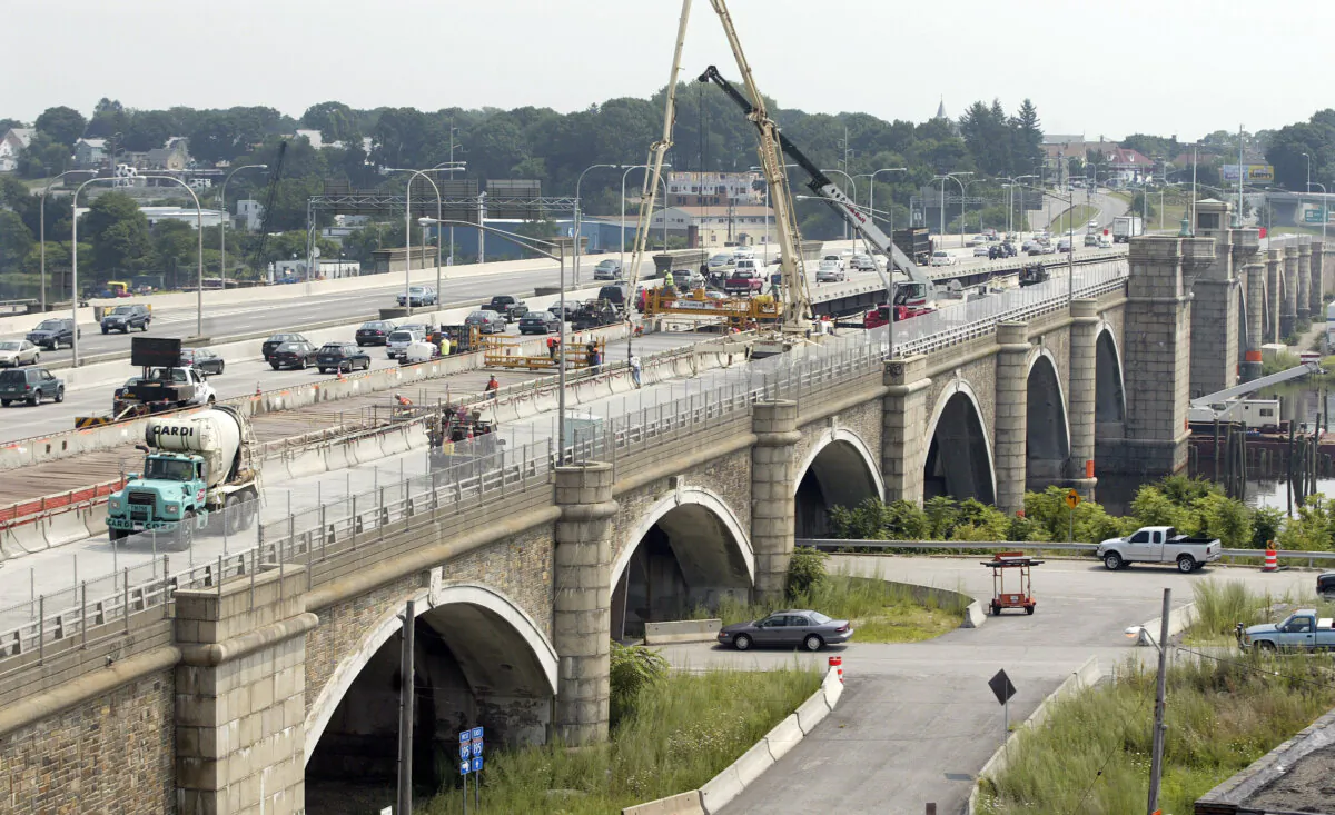 Construction crews work on the eastbound lanes of the Washington Bridge in Providence, R.I., on Aug. 4, 2007. (Stew Milne/AP Photo)