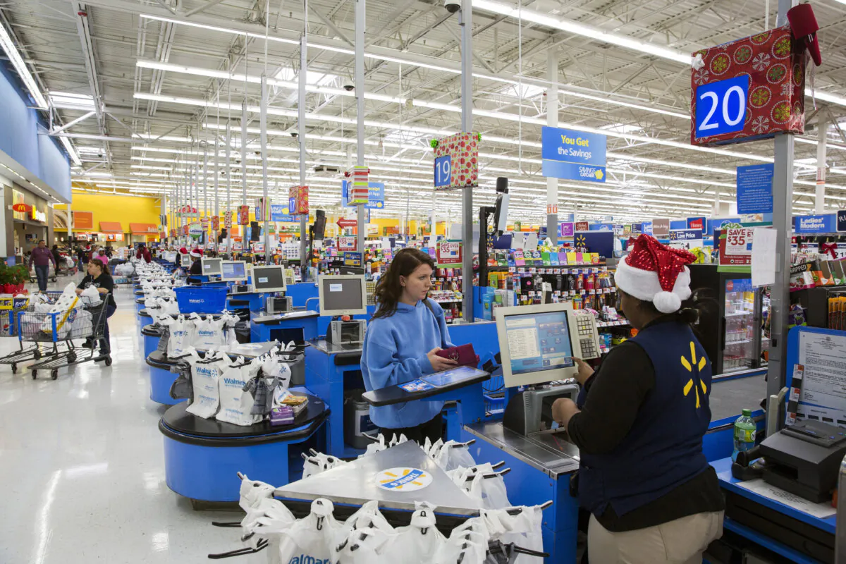 A shopper checks out at a Walmart store in Secaucus, N.J. (Reuters/Lucas Jackson/File photo)