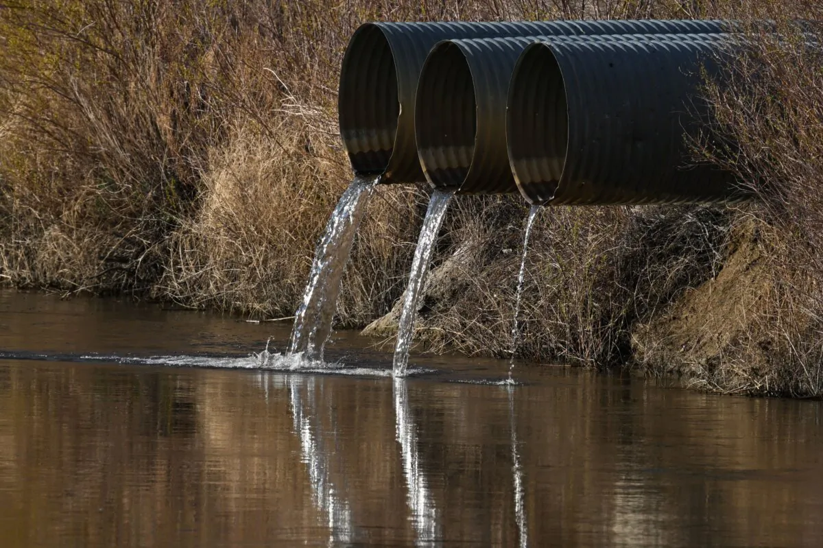 Water flows into the Los Angeles Aqueduct at Moffat Ranch Road along Highway 395 in Inyo County, Calif., on April 7, 2023. (Patrick T. Fallon/AFP via Getty Images)