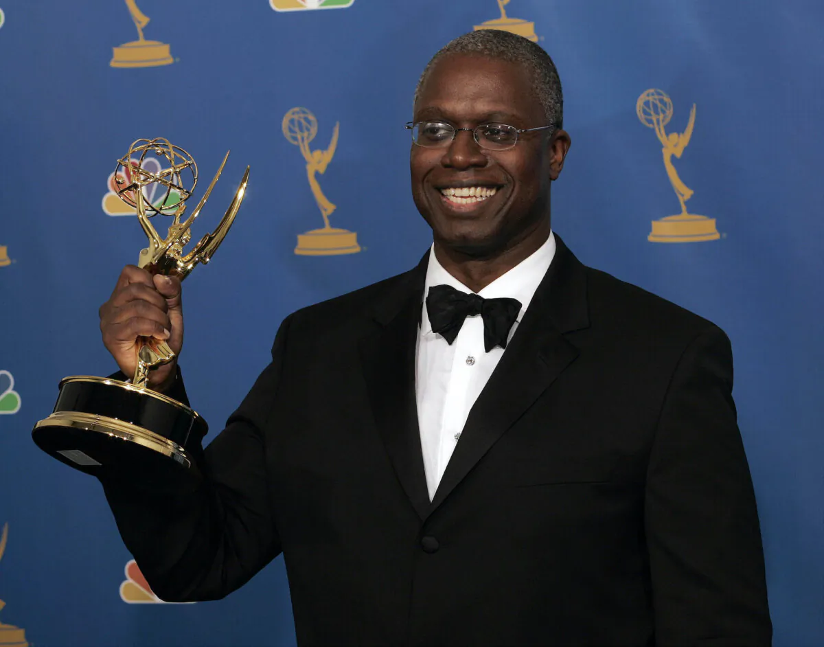Andre Braugher holds the award for outstanding lead actor in a miniseries or a movie for his work on "Thief" at the 58th annual Primetime Emmy Awards, in Los Angeles, on Aug. 27, 2006. (Reed Saxon, File/AP Photo)