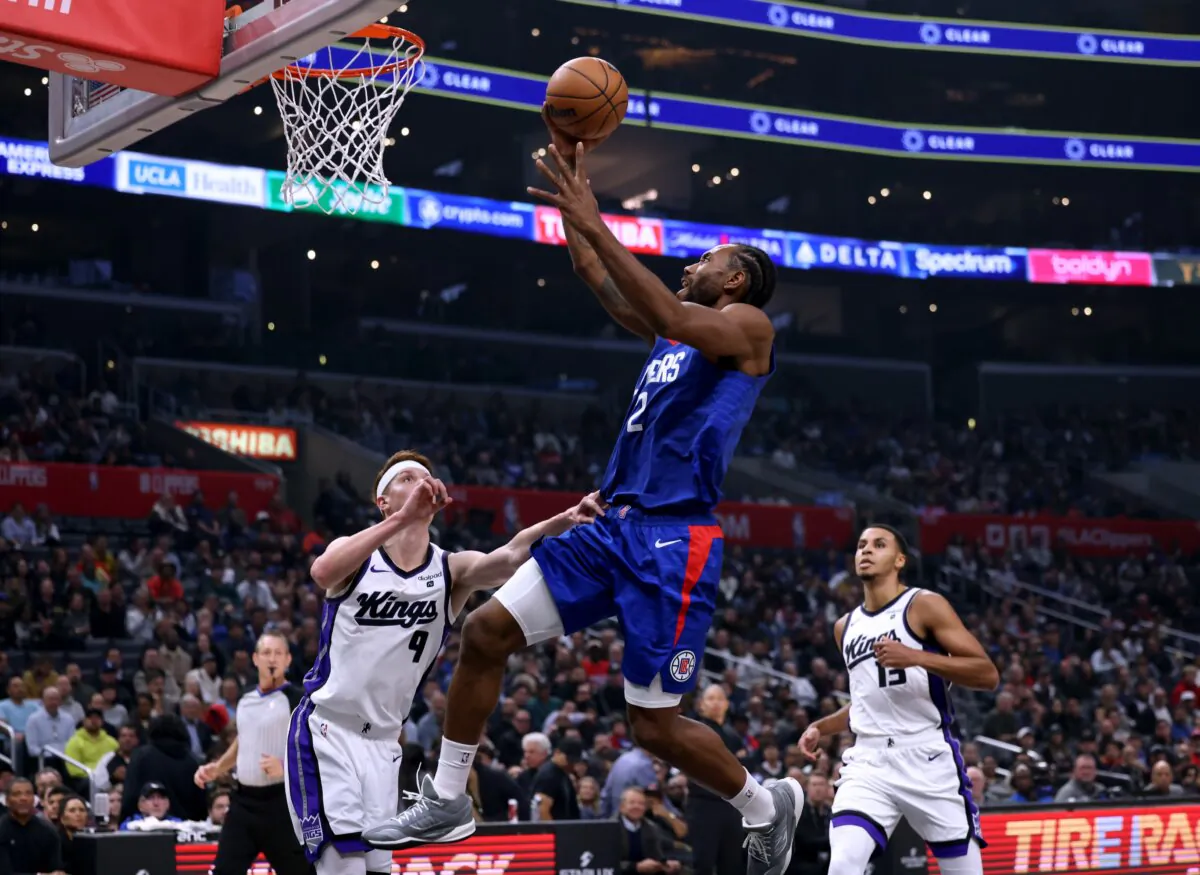 Kawhi Leonard (2) of the LA Clippers scores on a layup in front of Kevin Huerter (9) and Keegan Murray (13) of the Sacramento Kings during the first half in Los Angeles on Dec. 12, 2023.(Harry How/Getty Images)