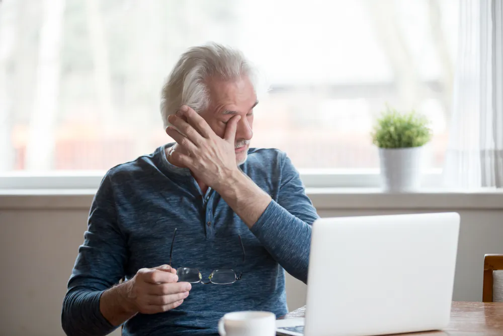 Severe Ocular Complications of Dry Eye Disease: Massage and Diet Therapy for Eye Protection