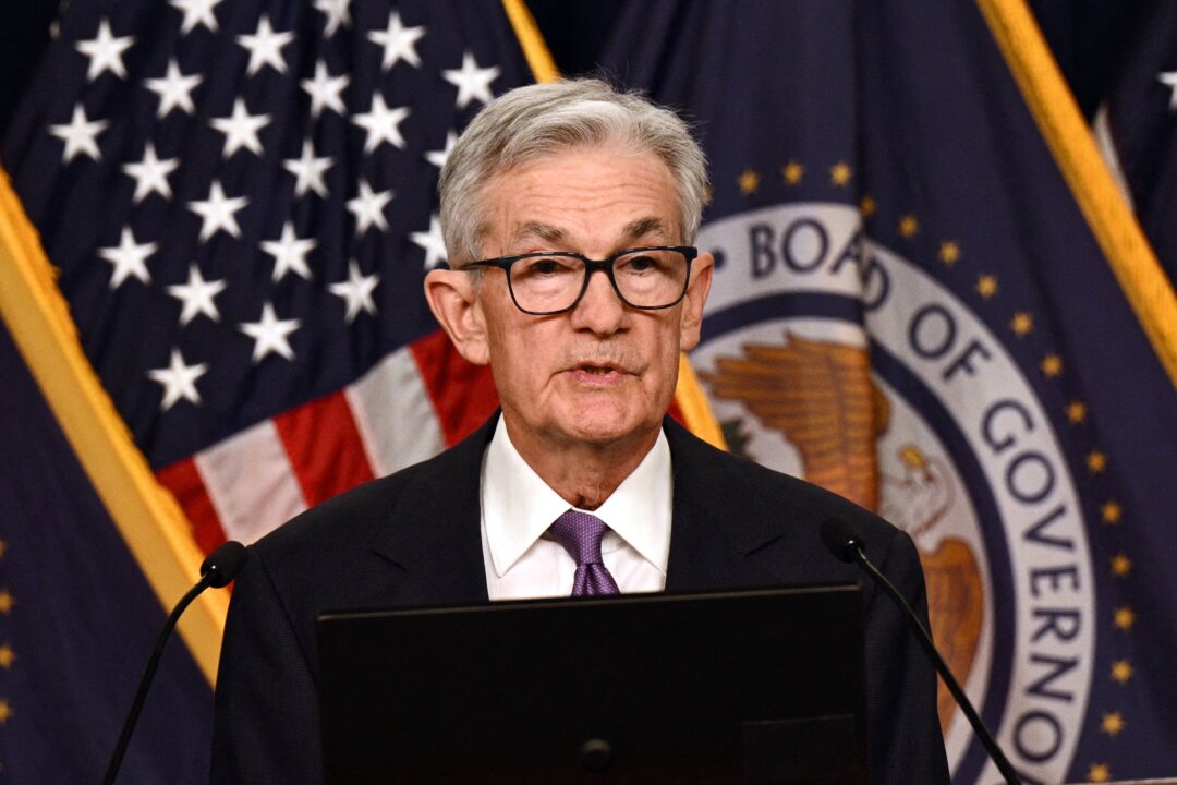 NextImg:Fed Keeps Interest Rates Unchanged, Predicts 3 Rate Cuts in 2024
