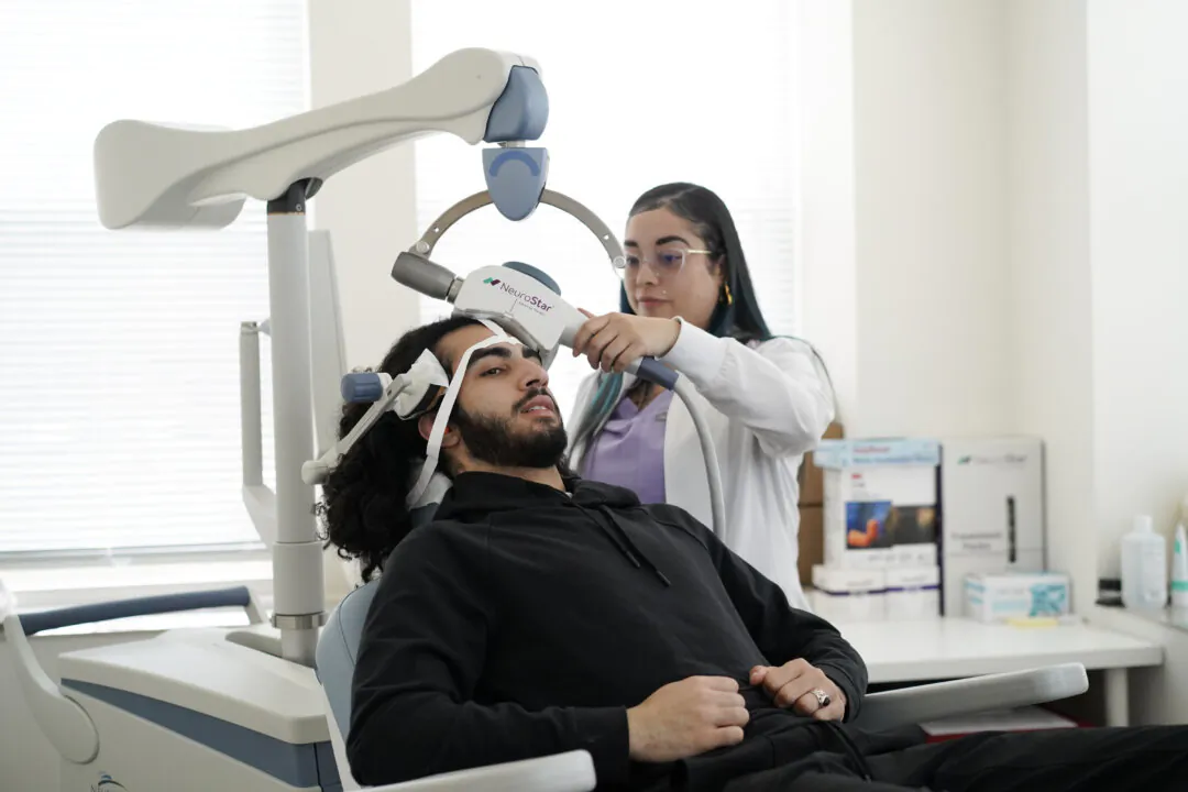 Kevin underwent TMS treatment with the help of technician Fallon Rivera at Northern Medical Center in Middletown, N.Y., on Dec. 1, 2023. (Cara Ding/The Epoch Times)