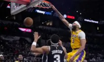 Davis Helps Lakers Overcome James’ Absence, Send Spurs to 18th Straight Loss