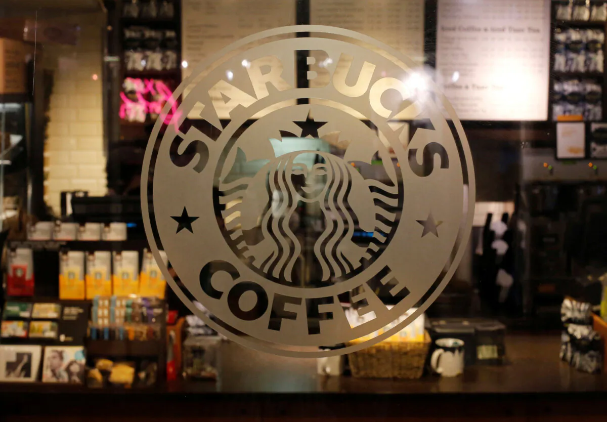 The logo of a Starbucks coffee shop in New York on June 25, 2013. (Brendan McDermid/Reuters)