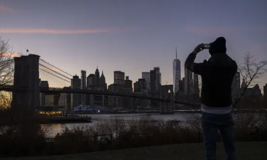 Lights Flicker Across NYC as Brief Power Outage Affects Subways, Elevators