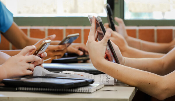 California Governor Seeks to Limit Phone Use in Schools to Keep Students Focused