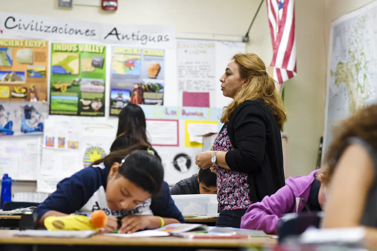 Instructor Blanca Claudio teaches  a history lesson in Spanish in a dual language academy class at Franklin High School in Los Angeles on May 25, 2017. (Robyn Beck/AFP via Getty Images)