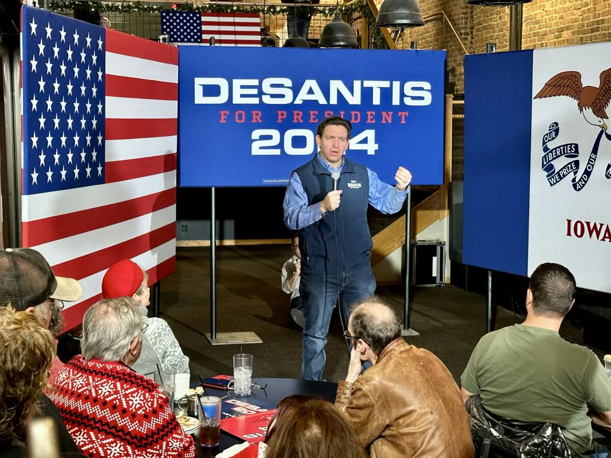 Florida Gov. Ron DeSantis speaks at a campaign event in Ft. Dodge, Iowa, on Dec. 16, 2023. (Austin Alonzo/The Epoch Times) 