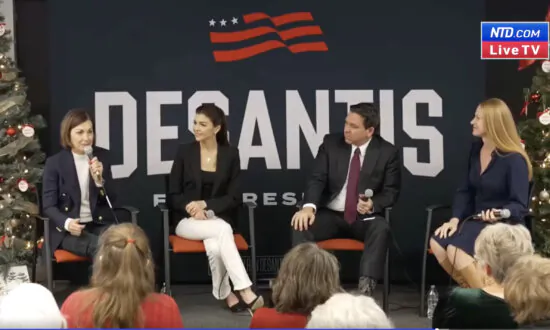 DeSantis Couple Speak at ‘Mamas for DeSantis’ Event With Gov. Reynolds