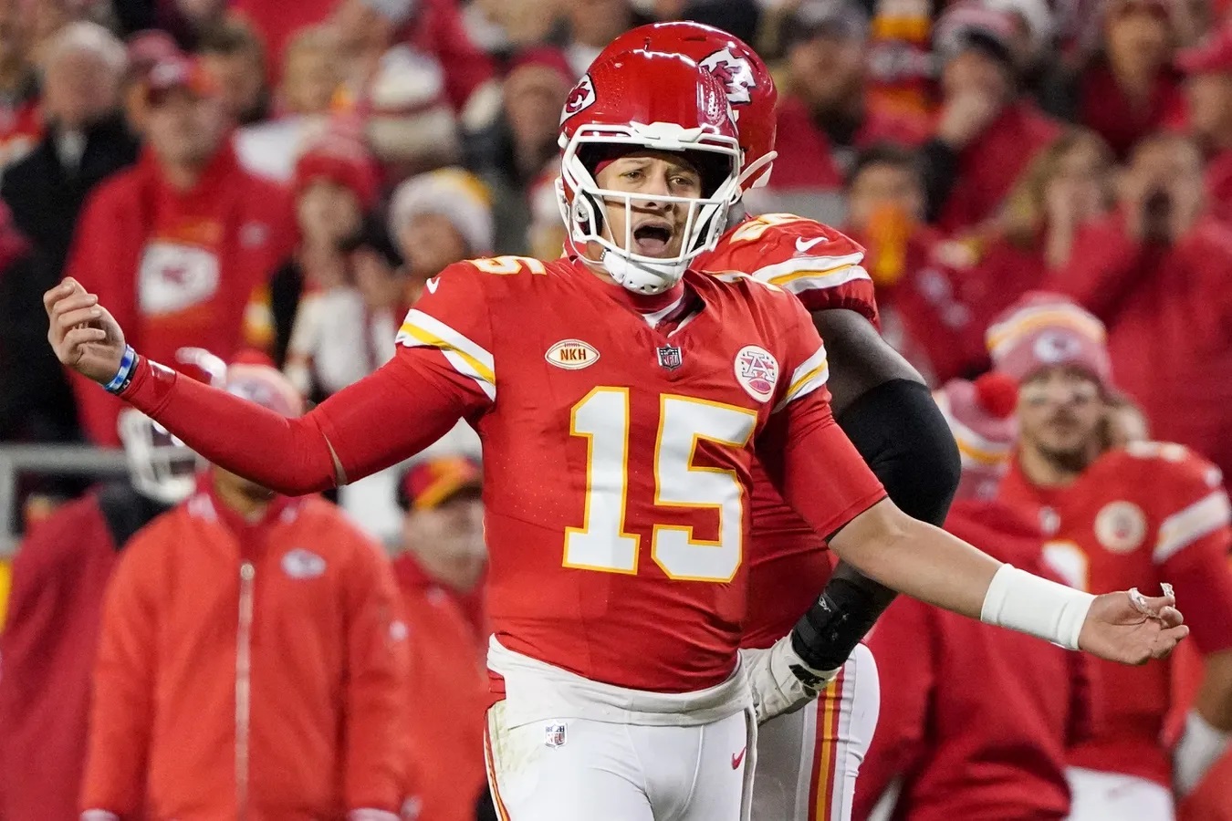 Patrick Mahomes leads Chiefs to 26-7 playoff win over Dolphins in  near-record low temps