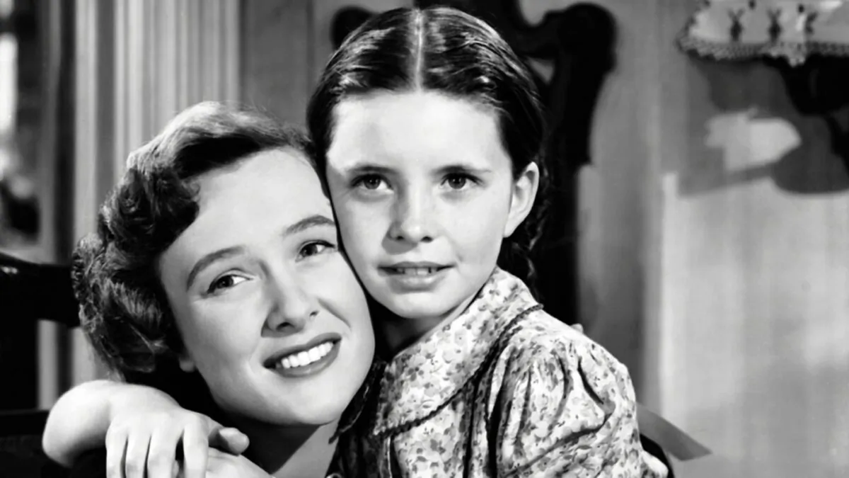 Helen Mills (Phyllis Thaxter, L) and Flavia Mills (Margaret O’Brien), in “Tenth Avenue Angel.” (Warner Bros.)