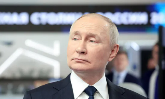 Russia’s Ruling Party Backs Putin’s Reelection Bid as Nominal Independent