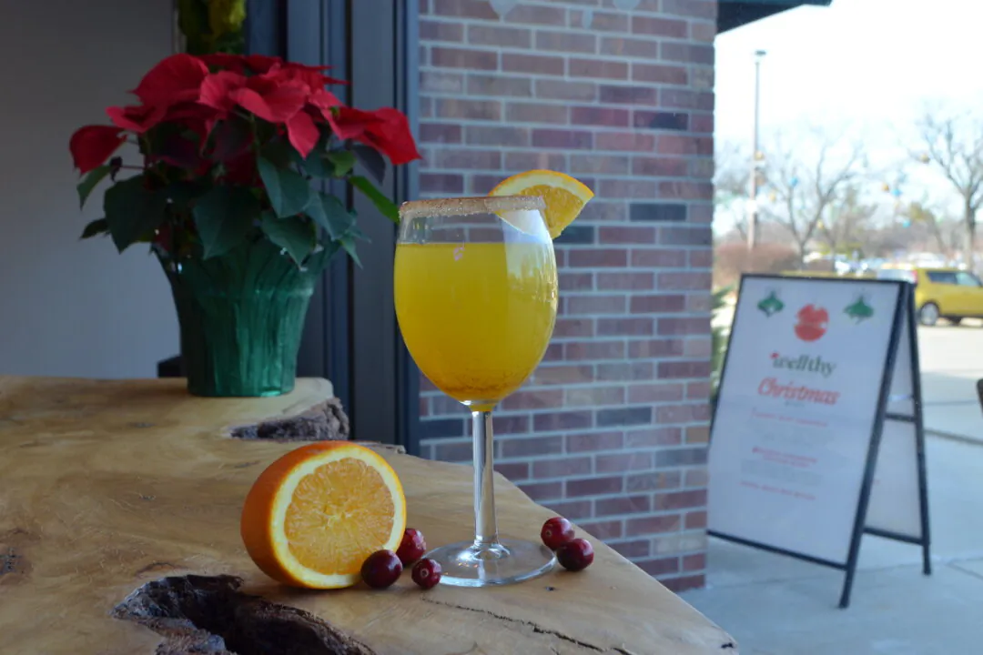 Warmer ingredients spice up this mocktail that can be served with sparkling water and non-alcohol liquor. (Amy Denney)  