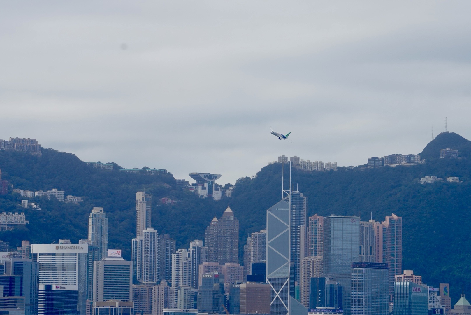 China's C919 passenger plane flies over Victoria Harbor for a demonstration, on Dec. 16, 2023, in Hong Kong. (Yu Gang / The Epoch Times)
