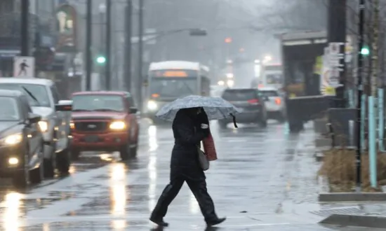 Winds Over 100 Kilometres per Hour Hit East Coast as Homeless Tie Down Tents