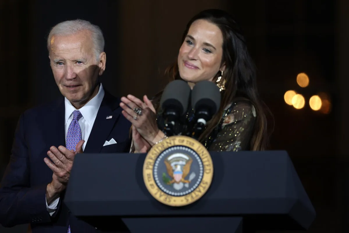 Ashley Biden, center, and President Joe Biden in Washington in a file image. (Alex Wong/Getty Images)