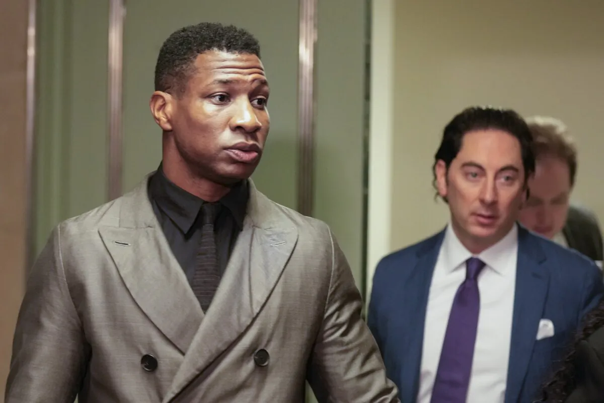 Jonathan Majors (L) enters a courtroom at the Manhattan criminal courts in New York on Dec. 18, 2023. (Seth Wenig/AP Photo)