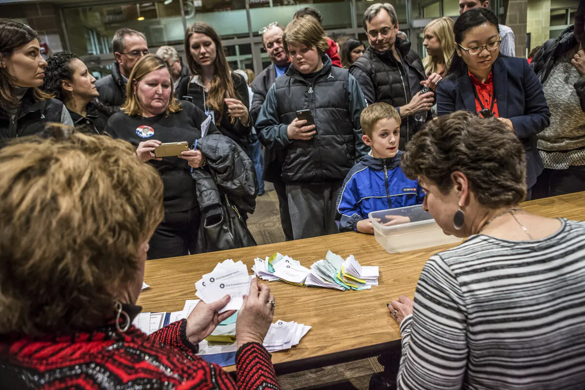 Ballots are counted following a Republican Party caucus at Valley Church in West Des Moines, Iowa, on Feb. 1, 2016. (Brendan Hoffman/Getty Images)