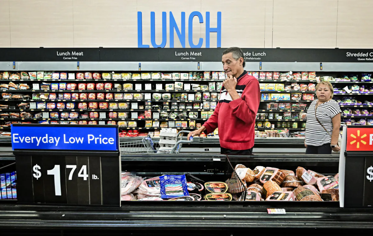 Consumers shop for groceries at a retail chain store in Rosemead, Calif., on Dec. 12, 2023. (Frederic J. Brown/AFP via Getty Images)
