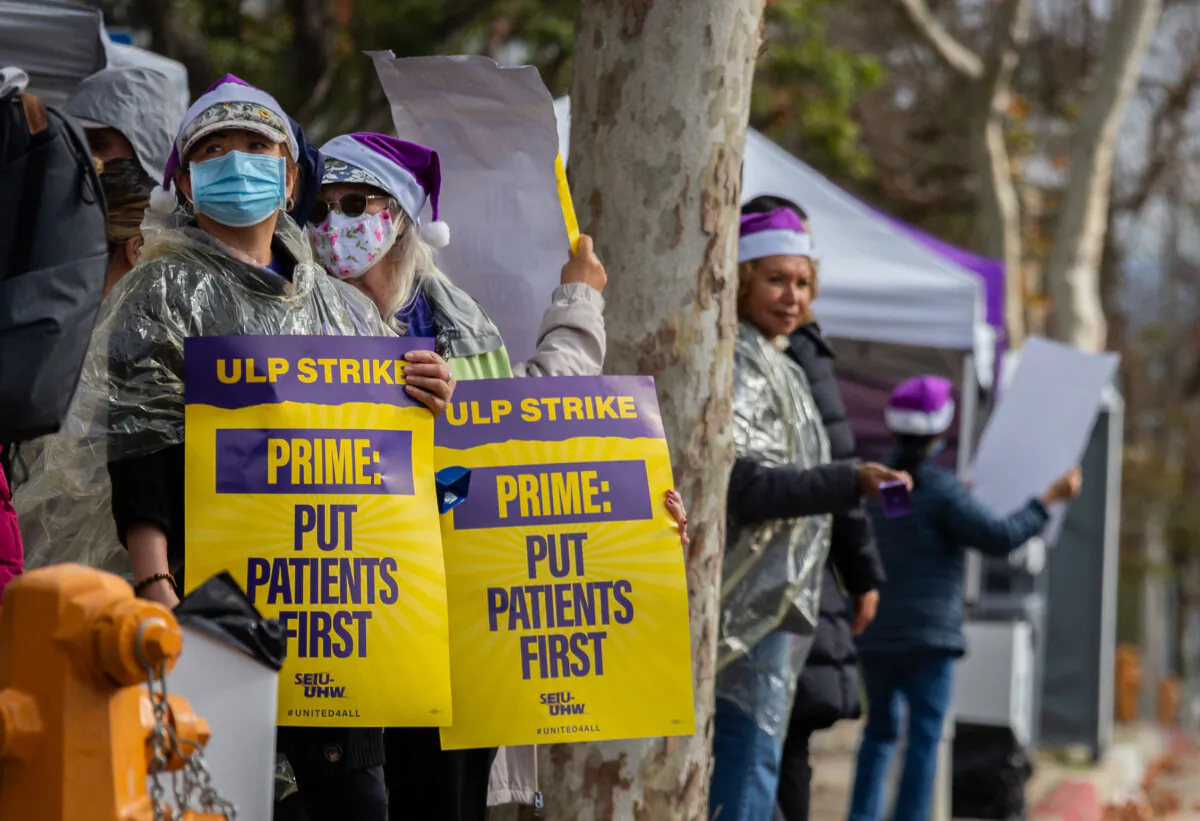 Medical workers strike at Garden Grove Hospital in Garden Grove, Calif., on Dec. 20, 2023. (John Fredricks/The Epoch Times)