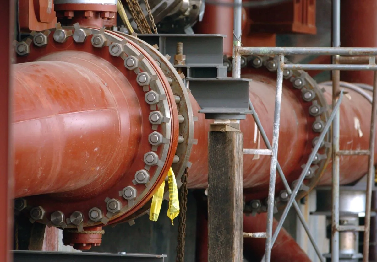 Pipes leading from the Mitsubishi 501G gas turbine to the boiler at PGE's 400 megawatt Port Westward generating plant near Clatskanie, Oregon are shown on May 19, 2006.(Greg Wahl-Stephens/Getty Images)