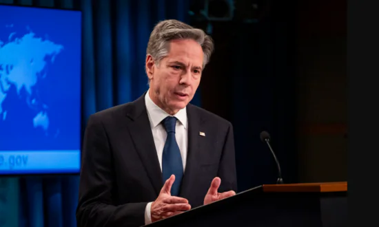Blinken, Danish Foreign Minister Sign Defense Agreementa