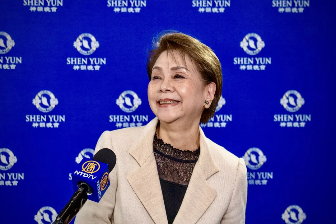 Saito Yoshiko at the Shen Yun Performing Arts performance at Nagoya Congress Center on Dec. 22, 2023. (Lu Yong/The Epoch Times)