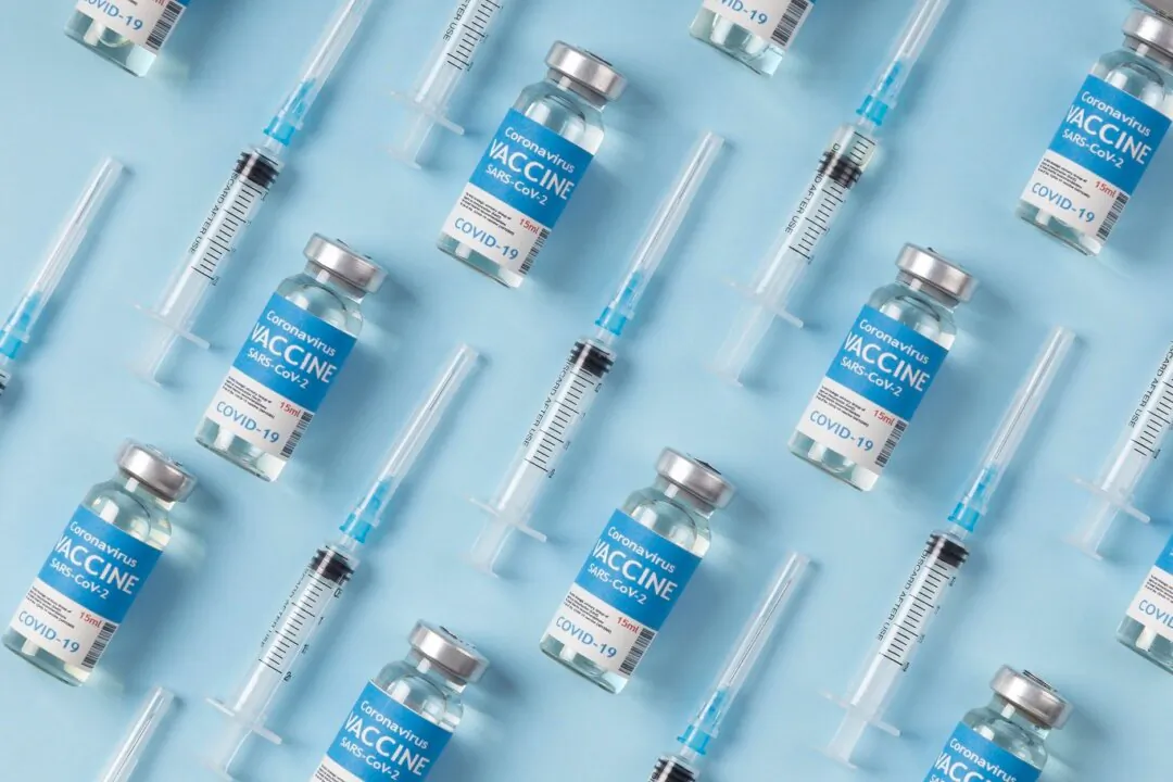 COVID-19 vaccines may trigger Takotsubo cardiomyopathy. (Freepik)