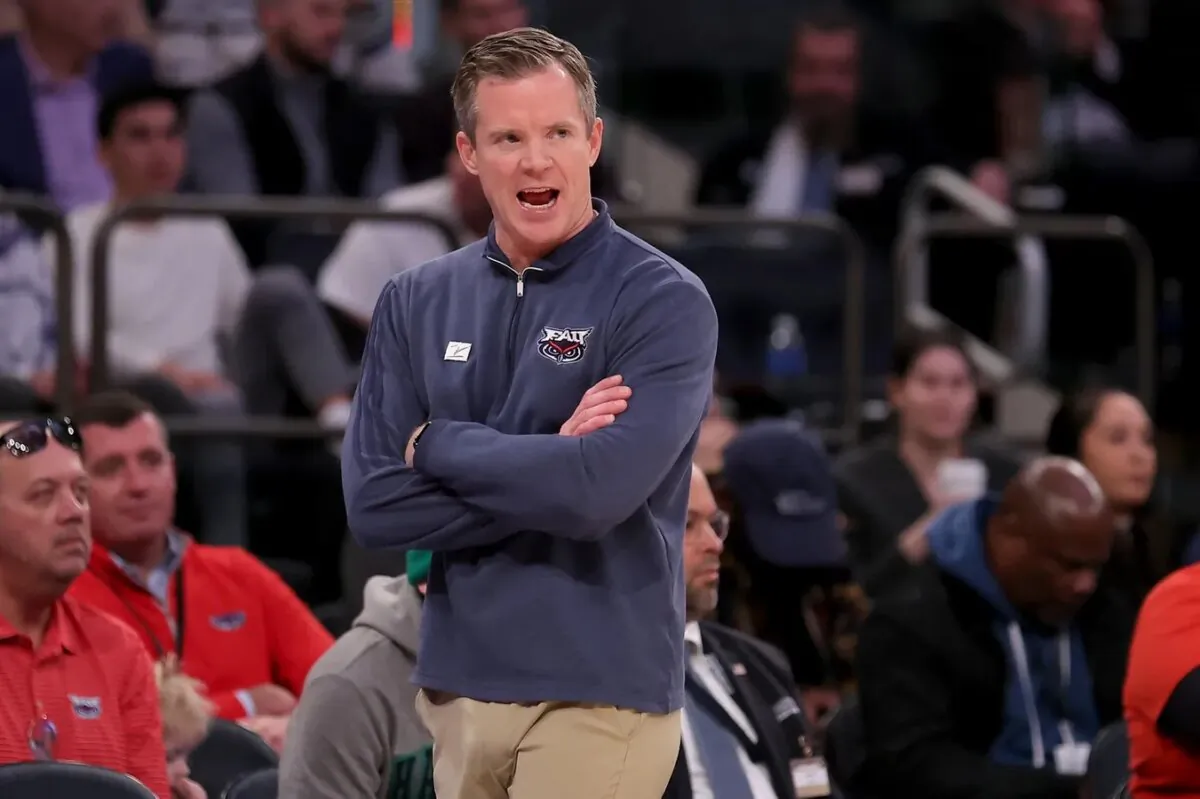 Florida Atlantic Owls head coach Dusty May coaches against the Illinois Fighting Illini during the first half at Madison Square Garden in New York on Dec. 5, 2023. (Brad Penner/USA TODAY Sports via Field Level Media)