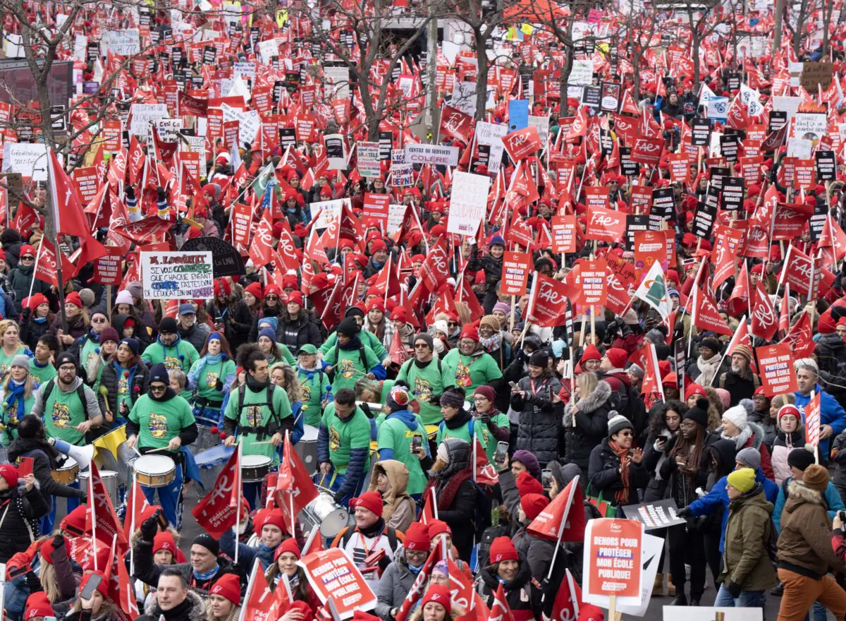 Members of the FEA teachers union march to begin their unlimited strike in Montreal on Nov. 23, 2023. (The Canadian Press/Ryan Remiorz)