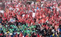 More Quebec Public Unions Have Tentative Deals on Working Conditions, but Not on Pay
