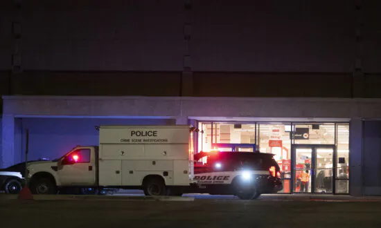 Christmas Eve Shooting at Colorado Mall Leaves 1 Dead and 3 Injured