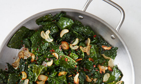 Easy Skillet Kale With Lemon and Garlic