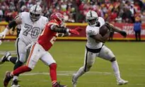 Raiders Stun Sloppy Chiefs With 2 Defensive TDs in 20–14 Victory on Christmas Day