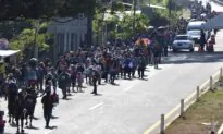 Migrant Caravan Spends Christmas on the Road, Marching on to US Border