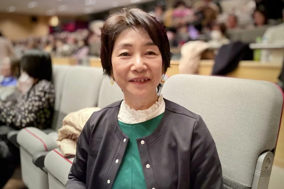 Ehara Michiyo attended Shen Yun’s matinee at the Nagoya Congress Center, on Dec. 24, 2023. (Xiao Lei/The Epoch Times)