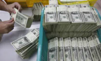Dollar on Track for 5th Straight Weekly Gain, Yen Fragile