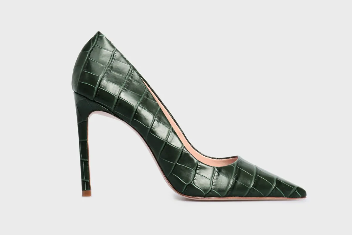 Shoes and other leather goods can have its color changed to your liking. (Lilit Lysa/Shutterstock)