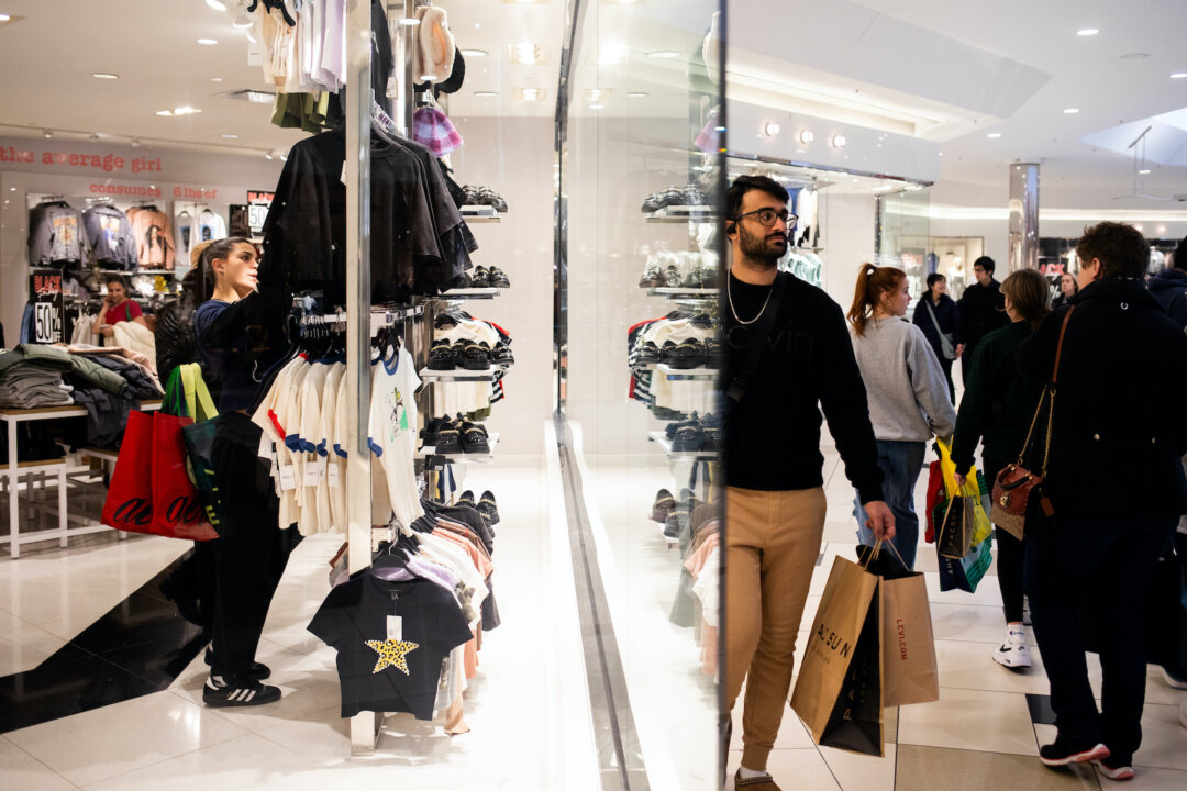 US Holiday Retail Sales Slow From Last Year, Mastercard Data Shows