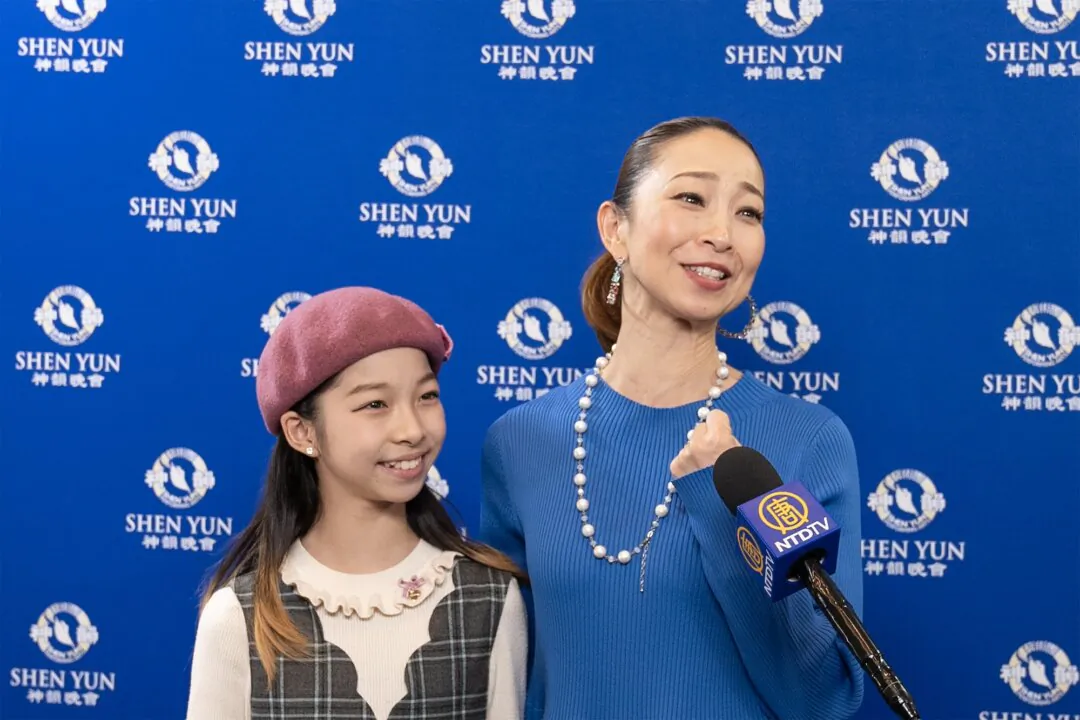 Kaori Takahashi with her daughter at Shen Yun Performing Arts at Line Cube Shibuya, in Tokyo, on Dec. 28, 2023. (NTD)