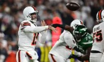 Browns Clinch Playoff Berth by Thumping Jets