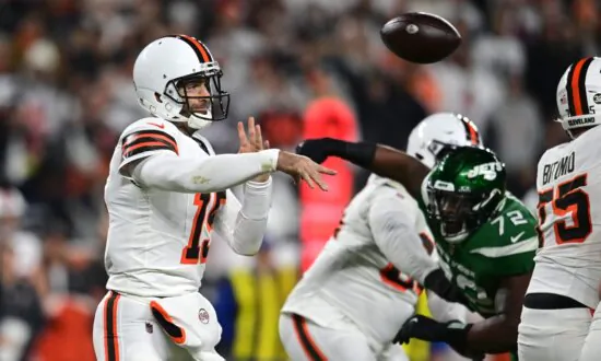 Browns Clinch Playoff Berth by Thumping Jets